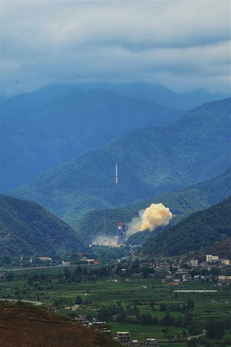 Photos : La Chine lance un nouveau groupe de satellites de ...