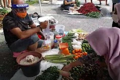Disguised As Street Vendor, 51-year-old Indonesian Official Taught ...