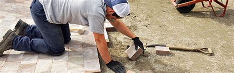 Grondwerk bij bestrating laten doen? | Info & kosten [2025]!
