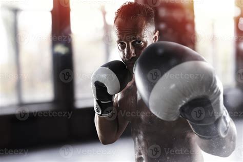 Boxing Man 的图像结果