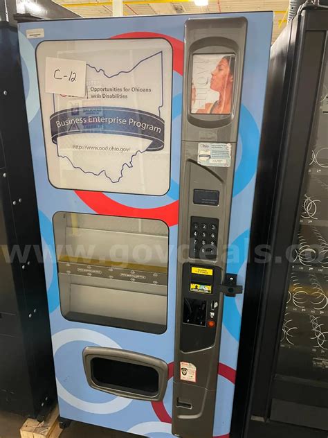 USI Summit 500 Vending Machine | AllSurplus