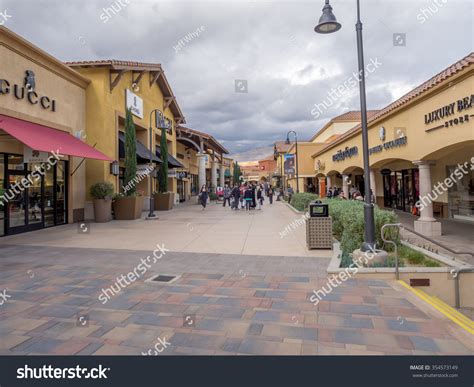 Desert Hills Premium Outlets Logo | Paul Smith