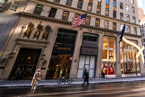 Shopping on Fifth Avenue