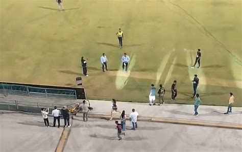 Barcelona Legends vs Real Madrid Legends: 2 Fans Try To Invade Pitch ...