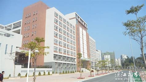 教学楼全景（新校区）-湛江科技学院