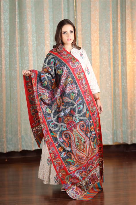 Big Paisley Kalamkari Stole Black – The Shawl Studio