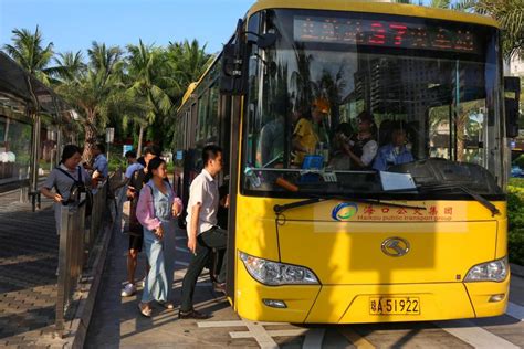 公交车追尾被“夺”承包权？_新闻中心_新浪网