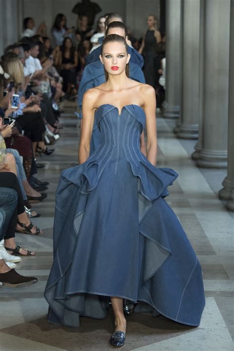 Runway | Carolina Herrera spring 2017 NYFW | Cool Chic Style Fashion
