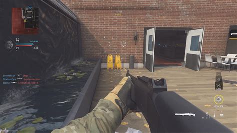 The difference between hipfiring and ADSing with shotguns is ...