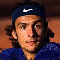 Djokovic stuns Musetti to reach semis in Paris