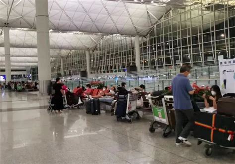 海外留学生的曲线回国路：中转香港回内地 遭遇通关“堵塞”_凤凰网资讯_凤凰网
