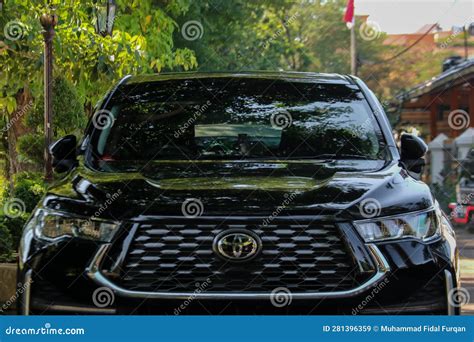 Innova Front View 的图像结果