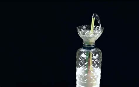 【创意手工DIY】用水的压力原理制作简易“循环喷泉”的方法_哔哩哔哩 (゜-゜)つロ 干杯~-bilibili