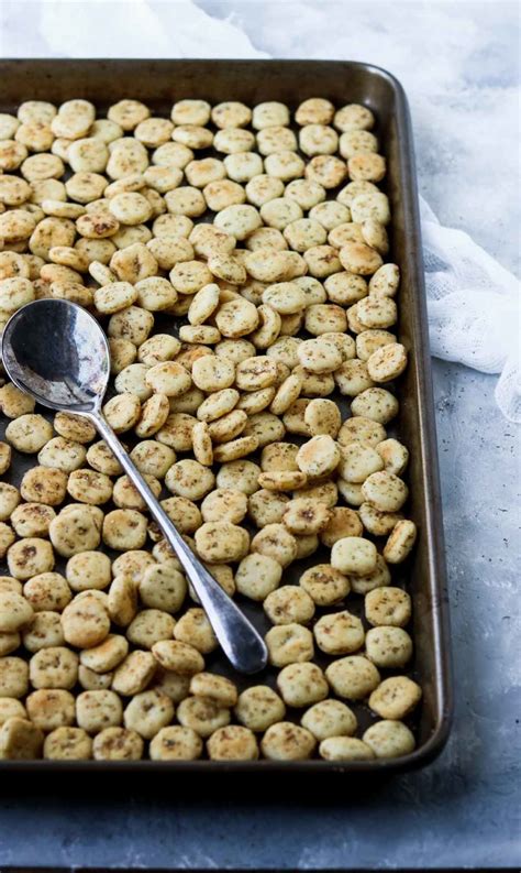 Homemade Seasoned Oyster Crackers - Mom's Dinner