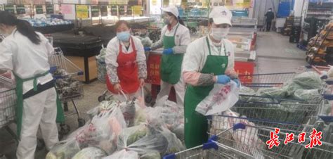 从一天100多份到400份，超市蔬菜套餐打包变成高效“流水线”_武汉_新闻中心_长江网_cjn.cn