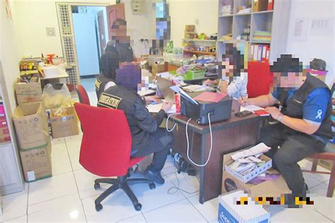 Immigration Enforcement Officers 的图像结果