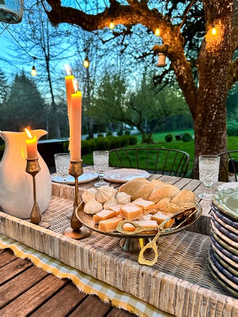 Table Setting Country Style 的图像结果