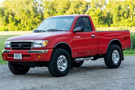 11k-Mile 2000 Toyota Tacoma SR5 4x4 for sale on BaT Auctions - sold for $27,000 on October 3 ...