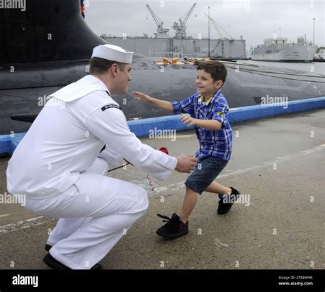 Virginia class attack submarine uss new hampshire ssn 778 hi-res stock ...