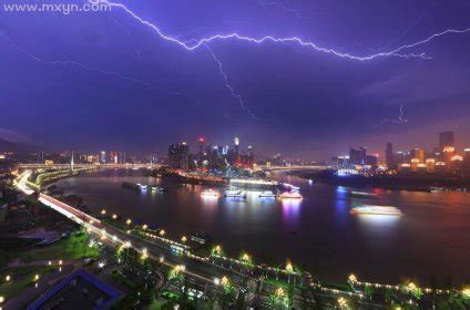 梦见电闪雷鸣狂风暴雨是什么意思预兆 - 原版周公解梦大全