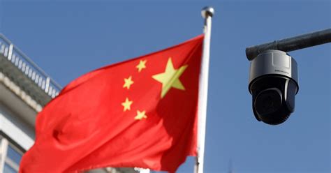 赴华警报再度拉响！美国维持二级警告，出境禁令与拘留风险再被点名