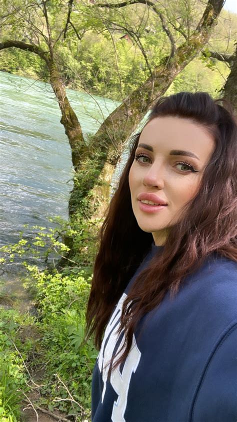 TW Pornstars - Luna Roulette. Twitter. Hi there 🥰 I wish you very nice day 😘 #weekend #beautiful ...