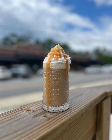 About Lazy Oak Bistreaux – LAZY OAK