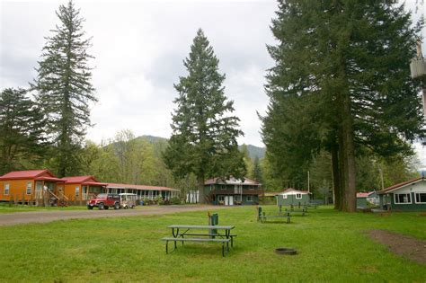 RV Park at Mt St Helens | Lone Fir Resort | Restaurant | Book Online