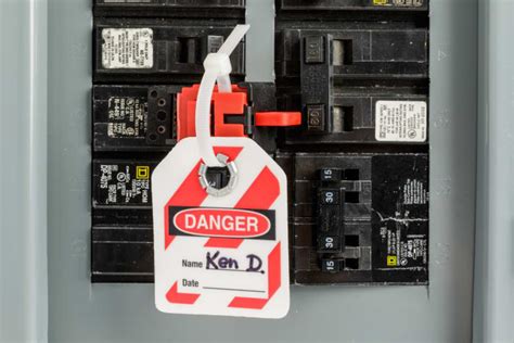 TAGLOCK 120/277V CLAMP-ON BREAKER LO EA Brady | Brady Red 1-Lock ...
