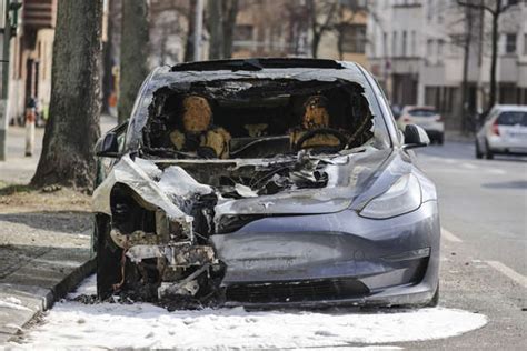 In what situations can electric cars catch fire?