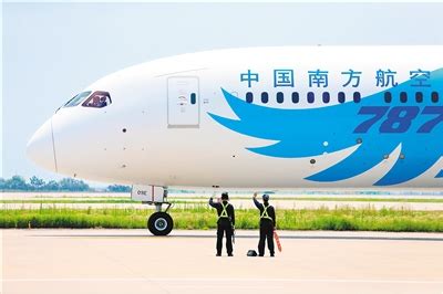东航首架波音787梦想客机今日飞抵深圳 _上海机场货运公司