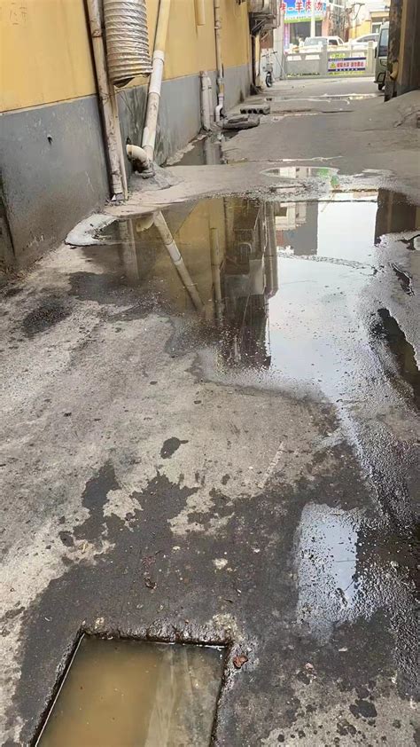 新建路水西关街口水管道破裂 寒冬百余人员连夜抢修-住在龙城