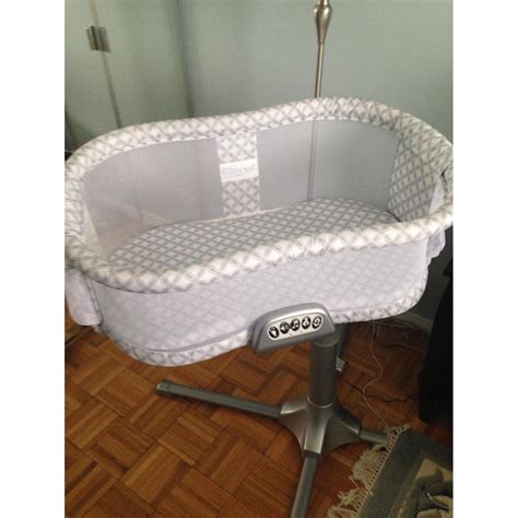 Halo Bassinest Premiere Series Swivel Sleeper Bassinet - AptDeco