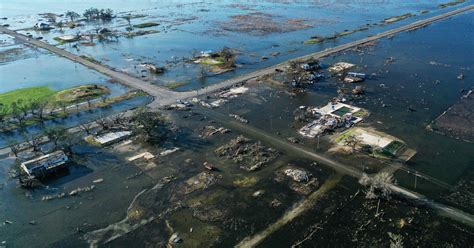 Hurricane Model Tracks 的图像结果