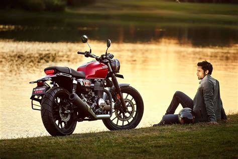 Honda CB350RS is available in 5 Colours in India | Times Drive