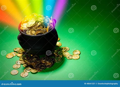Pot of Gold: Magic Rainbow Explodes from Leprechaun Treasure Pot Stock ...