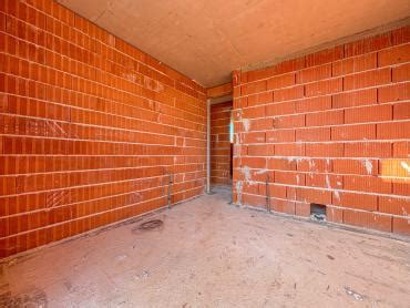 Kanfanar, atraktivna villa u roh-bau fazi s pogledom na more