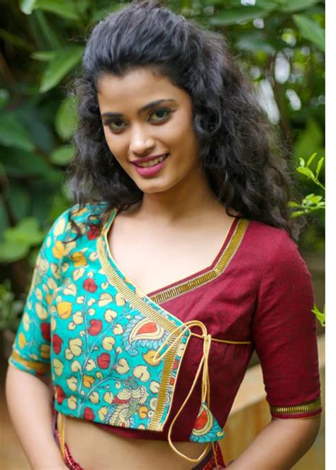 इस तरह के ब्लाउज़ डिजाइन छाए रहेंगे 2022 और 2023 में - DusBus