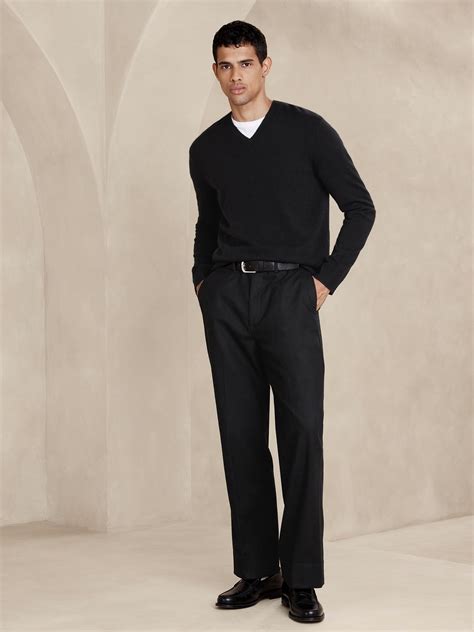 Alta Cashmere V-Neck Sweater | Banana Republic | Black v neck sweater ...