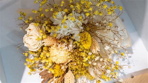 How to arrange dried flowers: 4 unique ways | Real Homes
