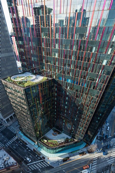 Campusbuilding Amazon Doppler Address