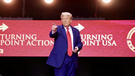 Trump Booed at NFL Game as He Becomes First Sitting President to Attend ...