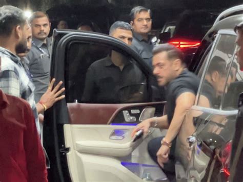 Salim Khan and Salma Khan's 61st anniversary celebration | Bhaskar English