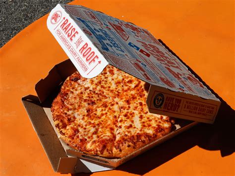 Domino’s introduces Pepperoni Stuffed Cheesy Bread nationwide