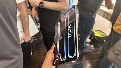 iPad Pro 2024 Hands-on: How The New 'Nano-texture Glass' Looks Next To ...