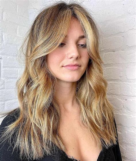 33 Best Curtain Bangs Hairstyles For Women in 2022 - Pulptastic