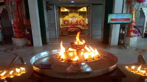 Famous Durga Temple|शैलपुत्री दुर्गा मंदिर| Varanasi Ke Famous Temple ...