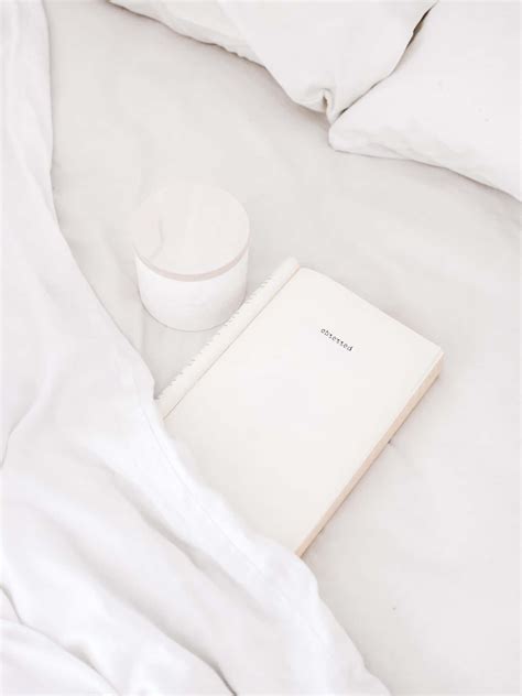 [100+] White Aesthetic Laptop Wallpapers | Wallpapers.com