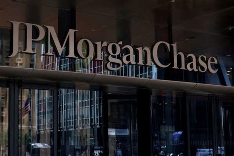 JPM stock today jumps even after JPMorgan earnings miss — here’s what ...
