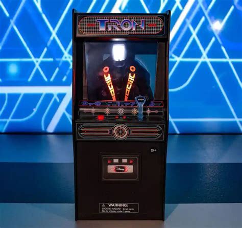 Disney’s new Tron action figures put your face and voice into the Grid ...